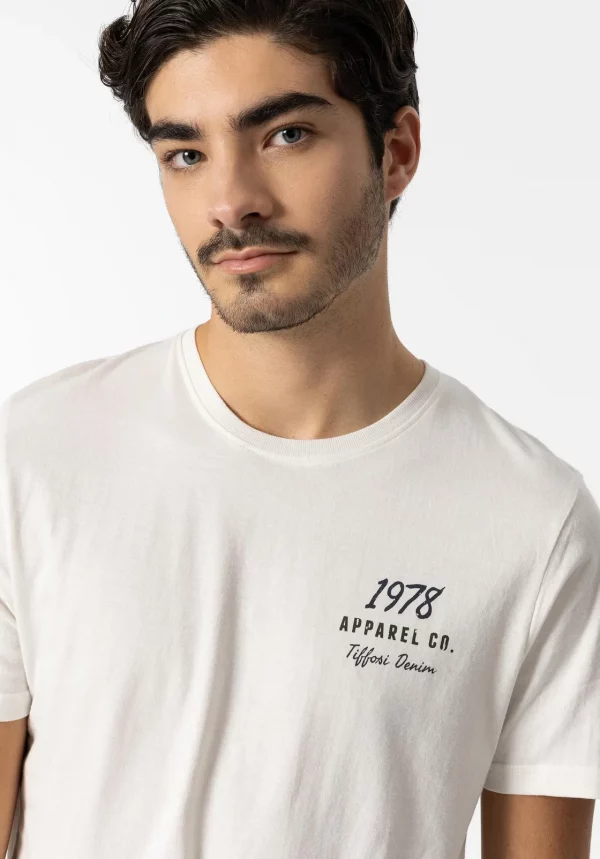 03-camiseta-con-estampado-frontal-03
