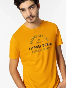 04-camiseta-con-estampado-frontal-01