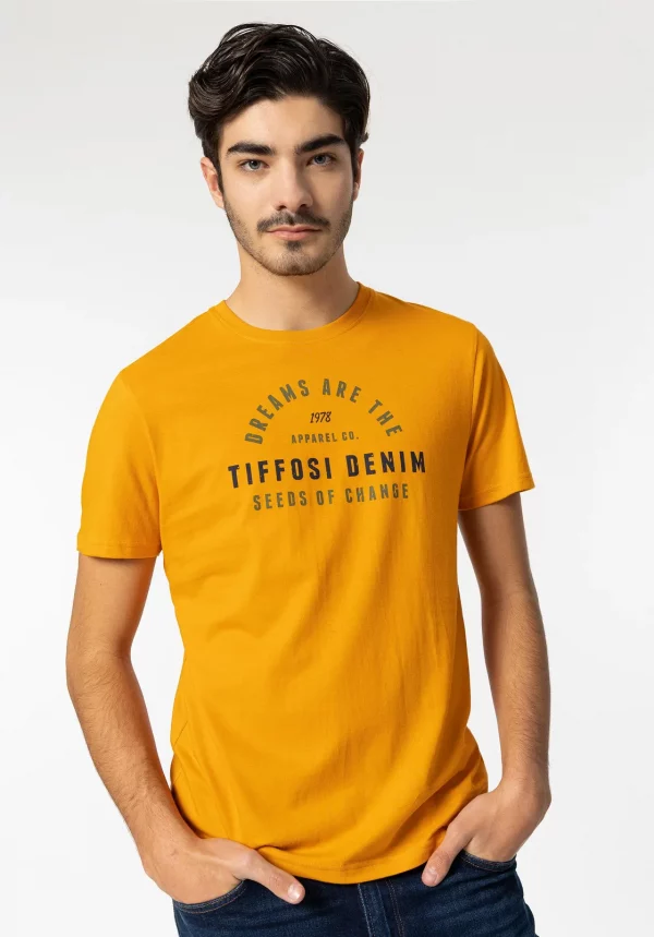 04-camiseta-con-estampado-frontal-02
