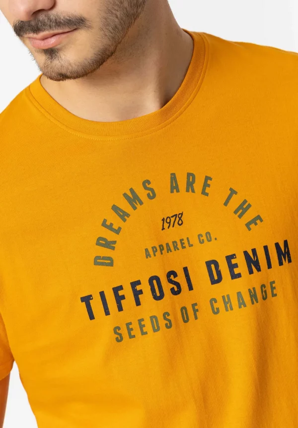 04-camiseta-con-estampado-frontal-04