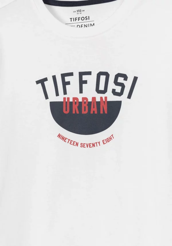 12-camiseta-con-estampado-frontal-03